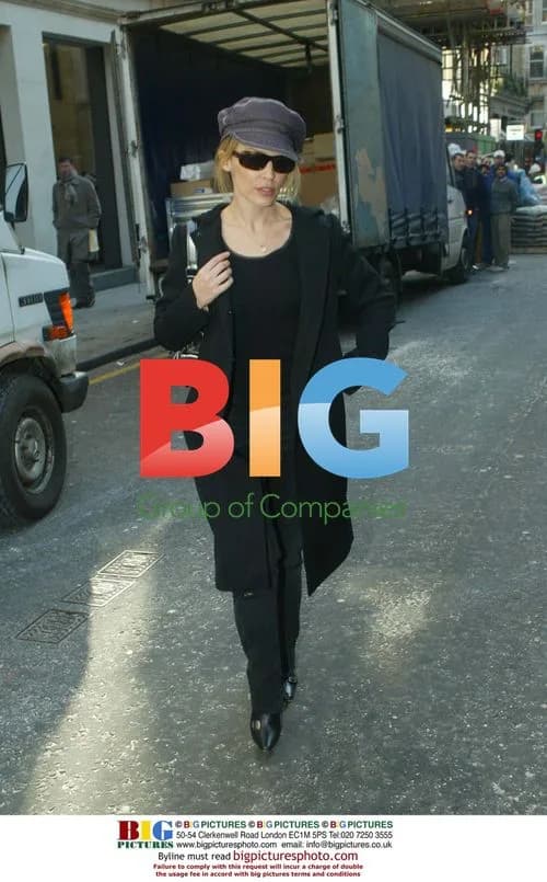 Kylie Minogue Shopping on Bond St.