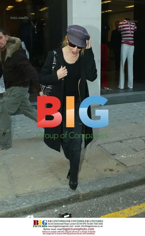 Kylie Minogue Shopping on Bond St
