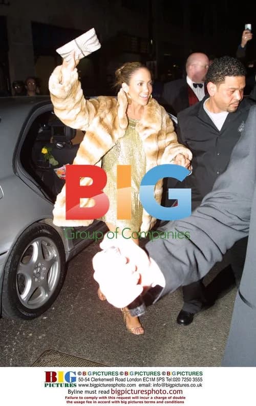 Jennifer Lopez arrives at hotel in London