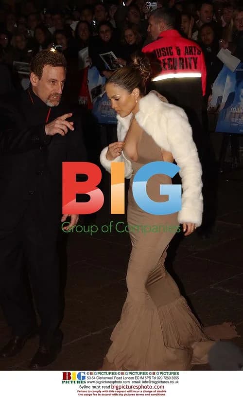 Jennifer Lopez Attends 'Maid in Manhattan' Premiere