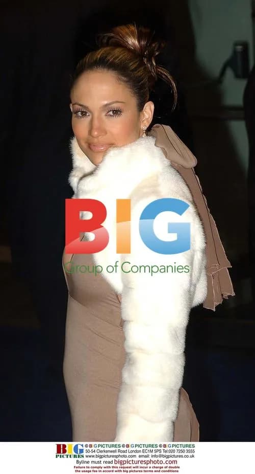 JENNIFER LOPEZ at 'Maid in Manhattan' Premiere