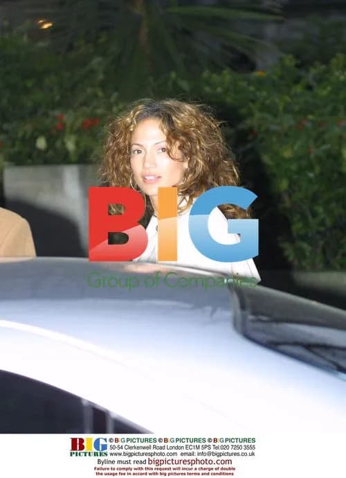 Jennifer Lopez Leaves Metropolitan Hotel