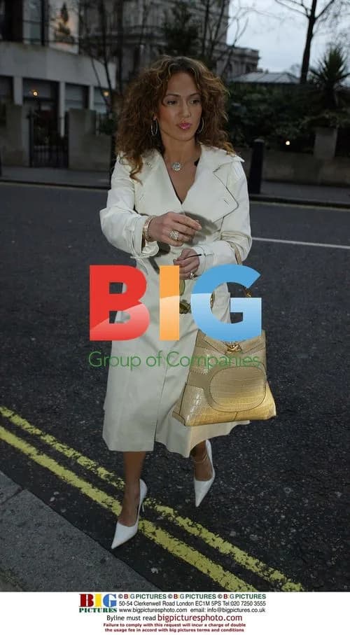 Jennifer Lopez Arriving at London Hotel