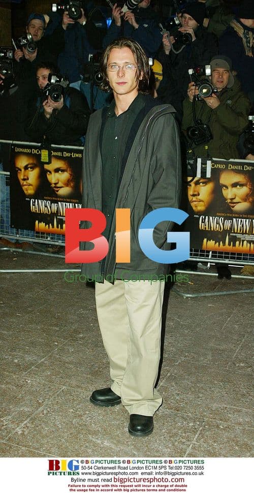 SINGER RITCHIE NEVILLE ARRIVES AT 'GANGS OF NEW YORK' PREMIERE