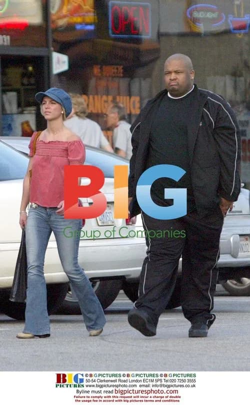 Brittany Spears out shopping with bodyguard
