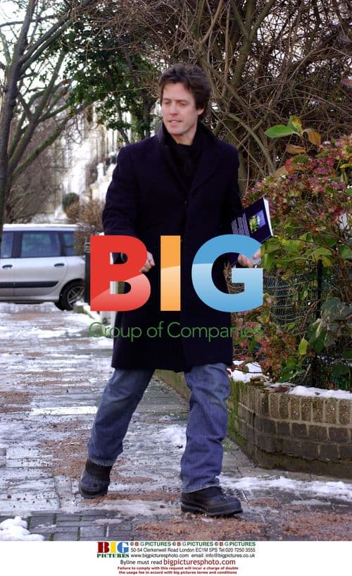 Rihanna Performs at 2016 VMAs