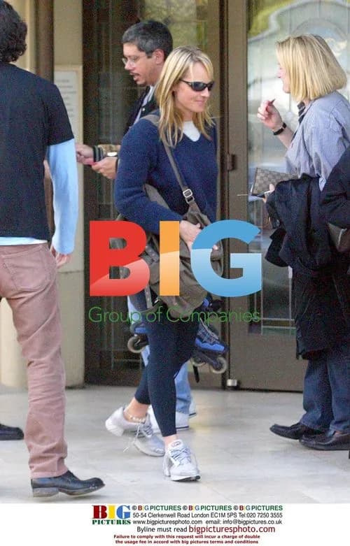 Helen Hunt rollerblades in Santa Monica