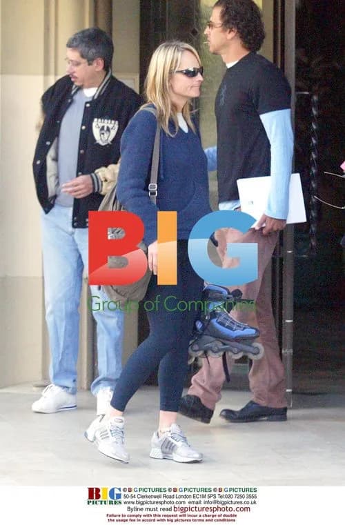 Actress Helen Hunt Rollerblading in Santa Monica