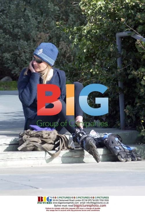 Helen Hunt Rollerblading in Santa Monica