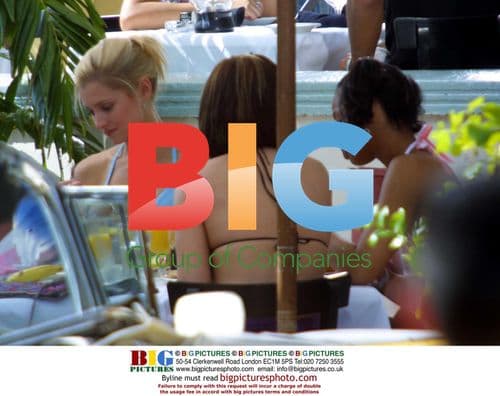 JUSTINE AND KELLY FROM AMERICAN IDOL FILMING