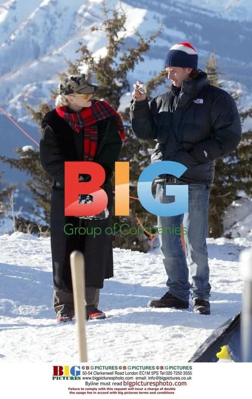 Gwen Stefani and Gavin Rossdale skiing in Aspen