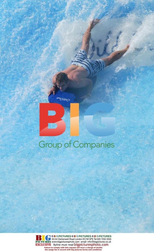 Anthea Turner and Grant Bovey by Pool in Dubai