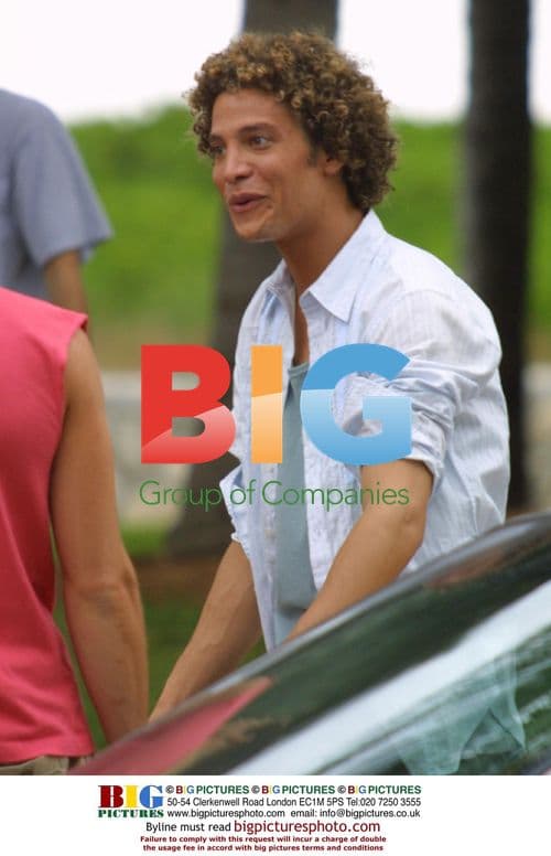 JUSTINE AND KELLY FROM AMERICAN IDOL FILMING