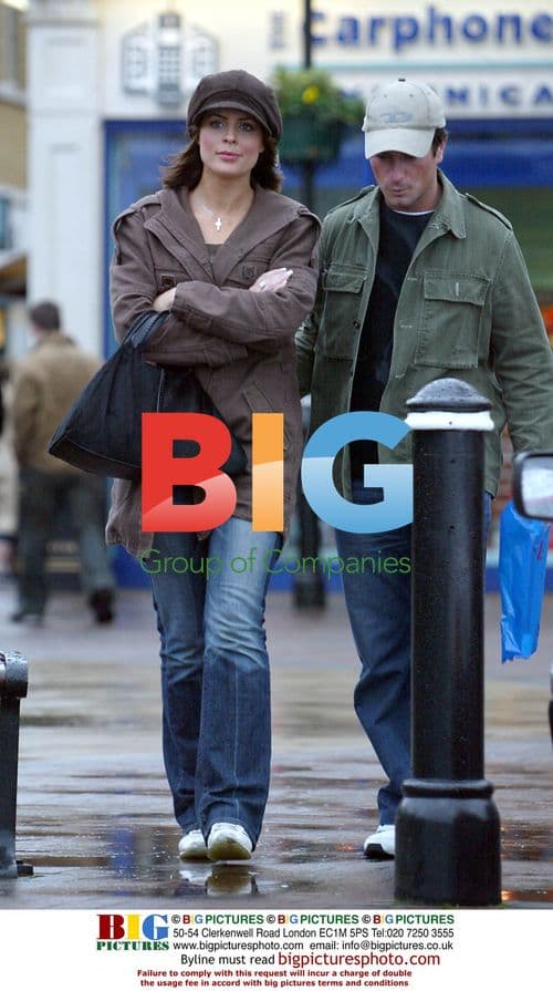 Suzie Amy Out Shopping with Boyfriend