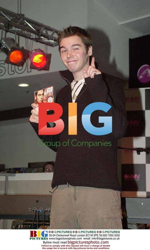 David Sneddon Performs and Signs CDs