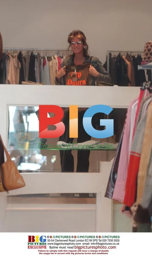 Rachel Hunter Shopping in London