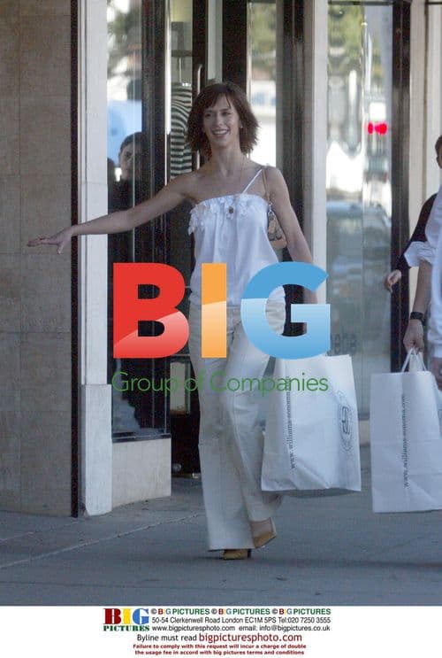 Jennifer Love Hewitt Shopping in Beverly Hills