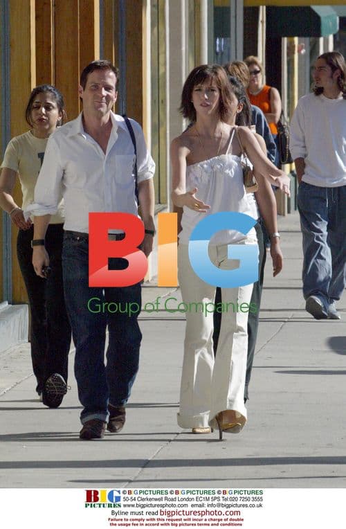 Jennifer Love Hewitt Shopping in Beverly Hills