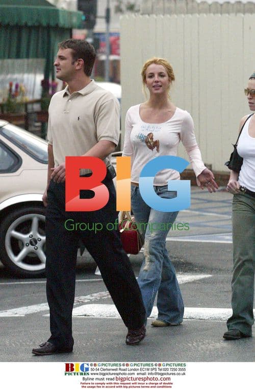 Britney Spears Shopping on Sunset Plaza