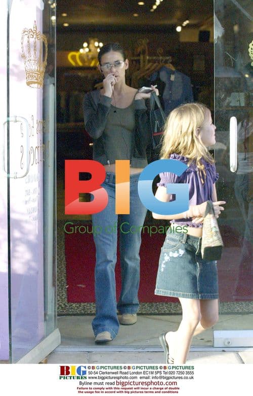 Demi Moore shopping with daughters