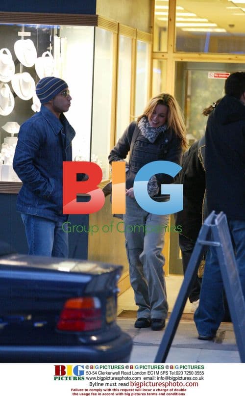 Singer Daniel Pearce Buys Engagement Ring in London