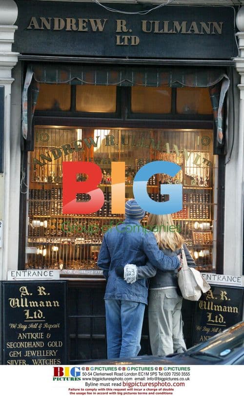 Daniel Pearce buys engagement ring for girlfriend