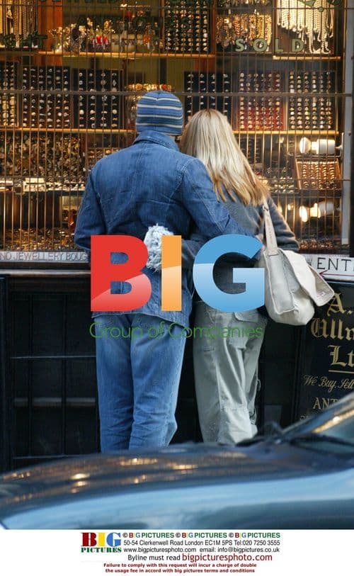 Daniel Pearce buys engagement ring in London