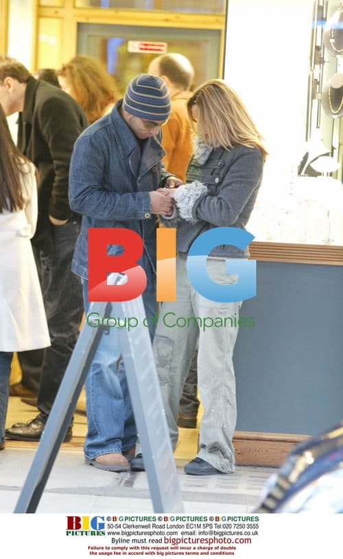 Daniel Pearce buys engagement ring in London