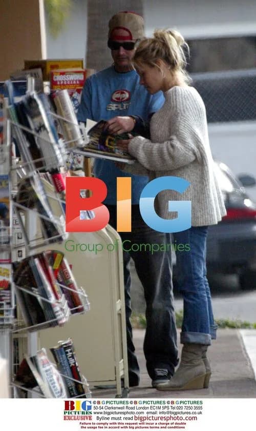 Pam Anderson and Kid Rock at Malibu newsstand