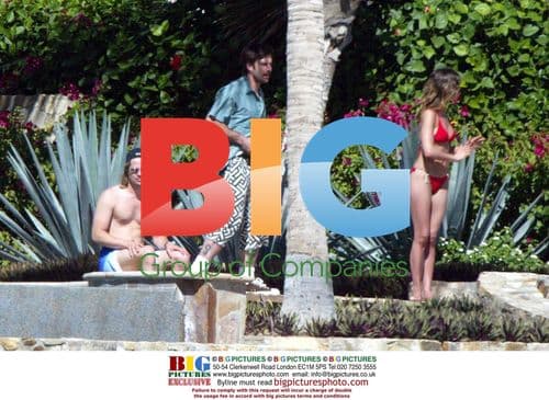 Pitt, Aniston Celebrate New Year in Mexico