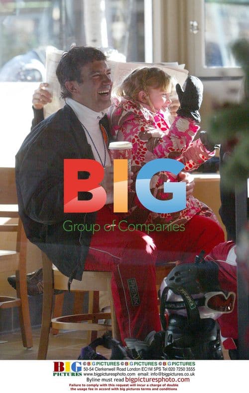 Antonio Banderas and Melanie Griffith skiing in Aspen