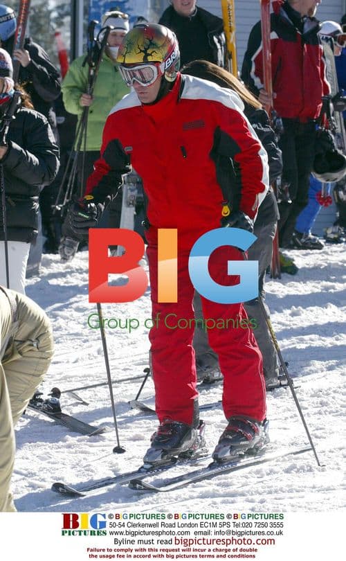 Antonio Banderas and Melanie Griffith skiing in Aspen