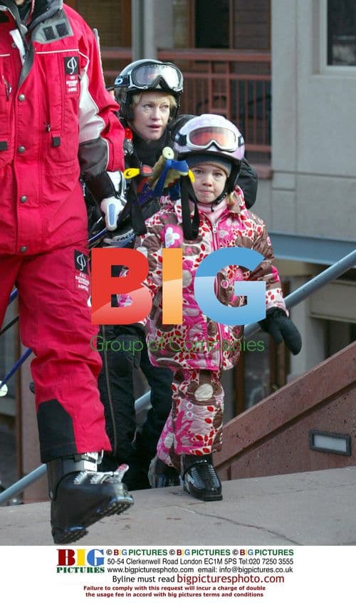 Antonio Banderas and Melanie Griffith skiing in Aspen