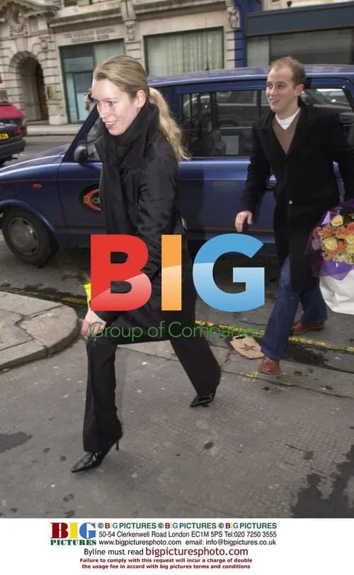 Claudia Schiffer\'s family visits newborn