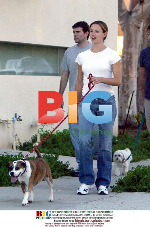 Jennifer Garner and Scott Foley Walking Dog