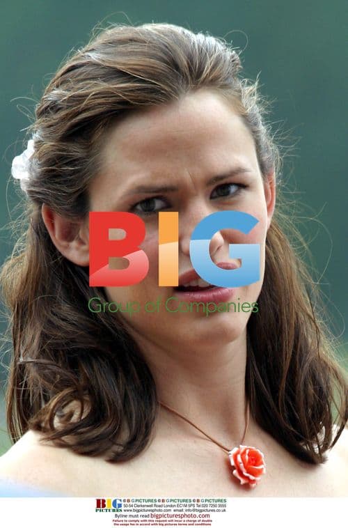 Jennifer Garner filming "Thirteen Going On Thirty"