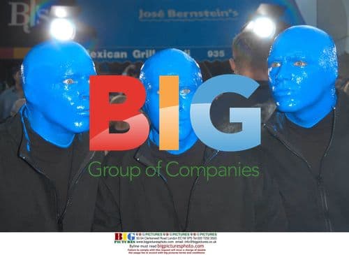 Taylor Swift Performs at Arenas