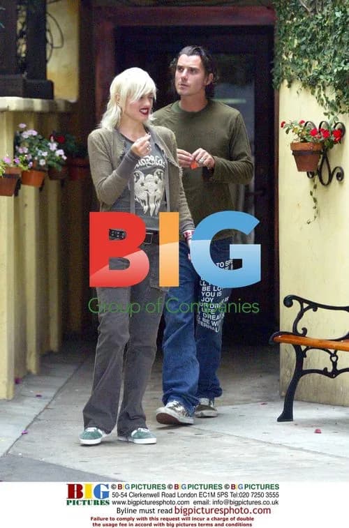 Gavin Rossdale and Gwen Stefani Picking Teeth