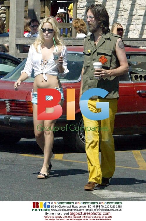 Kate Hudson pregnant with Chris Robertson