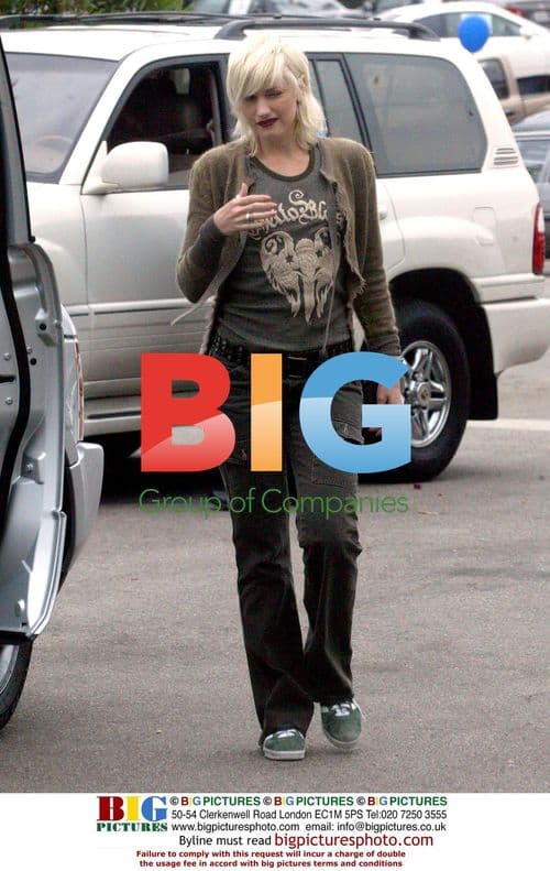 Gavin Rossdale and Gwen Stefani Picking Teeth