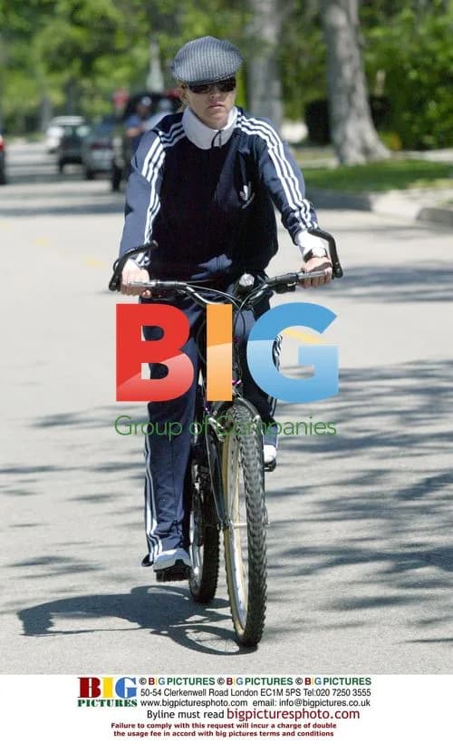 Madonna out riding bike, stops for cop's autograph