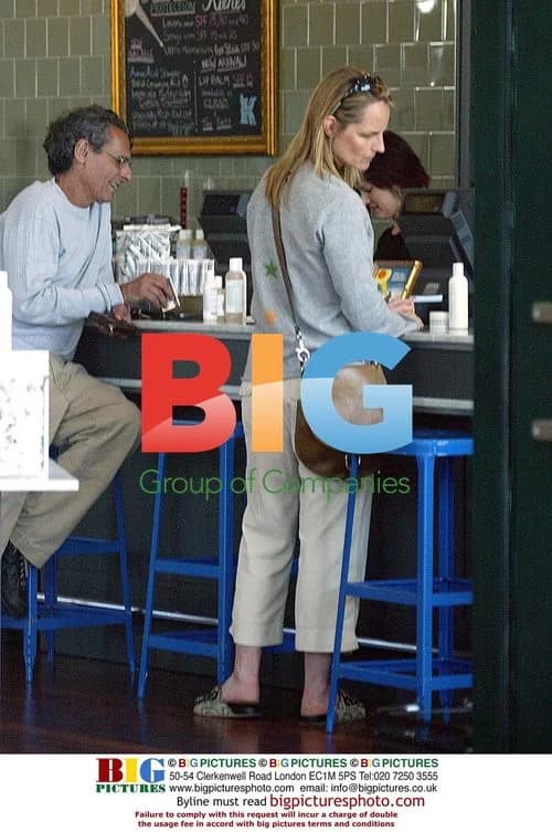 Helen Hunt shopping with father