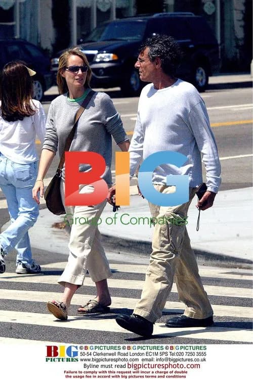 Helen Hunt shopping with father