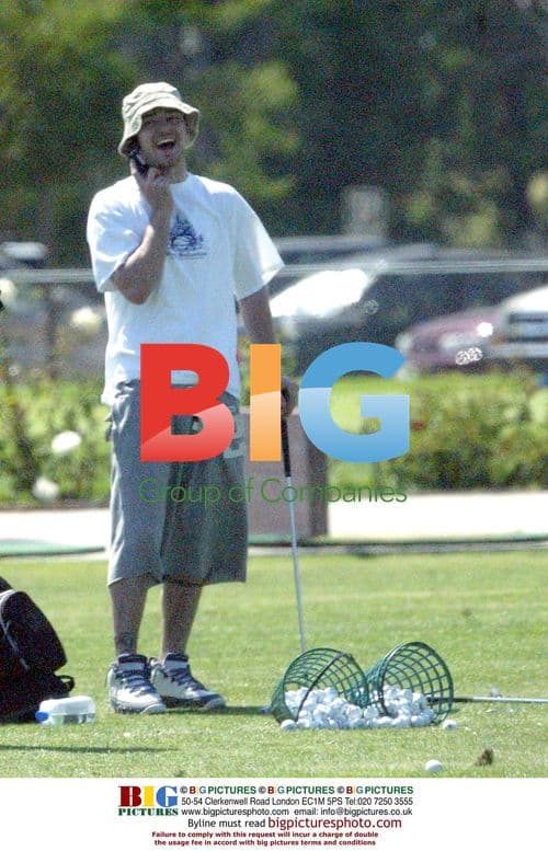 Justin Timberlake with girlfriend on golf course