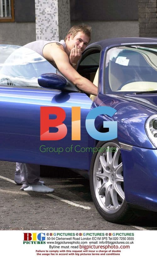 Lee Ryan of Blue Gives Finger Leaving Studio