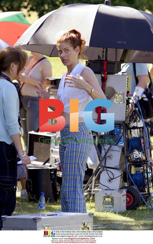 Debra Messing on set of "Something Borrowed"