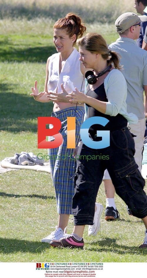 Debra Messing on "Something Borrowed" filmset