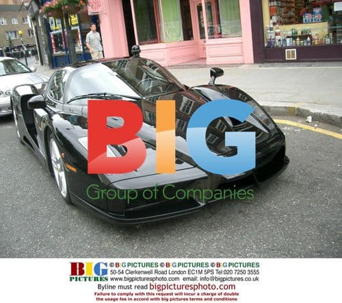 Jay Kay Drives Ferrari Enzo on Kings Road