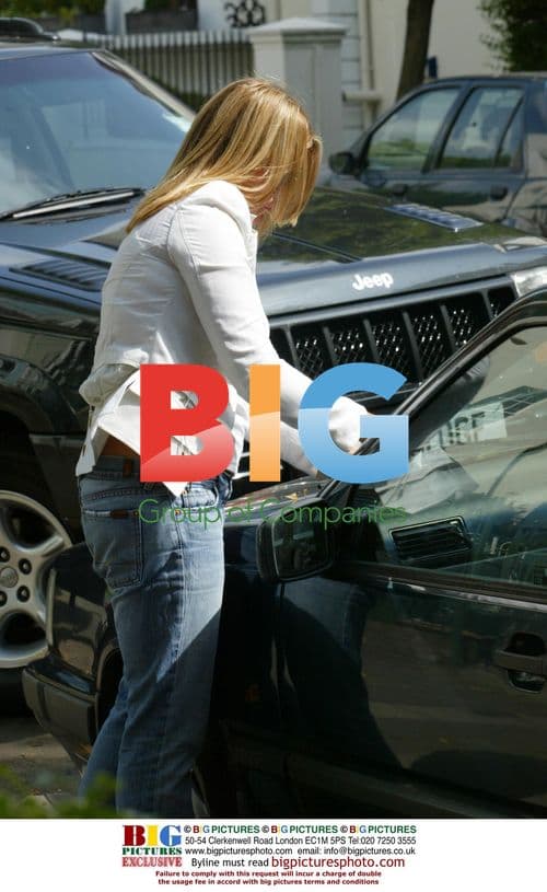 Patsy Kensit leaves home, hits car