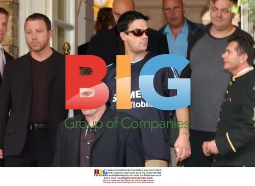 Robbie Williams Leaves Amsterdam Hotel
